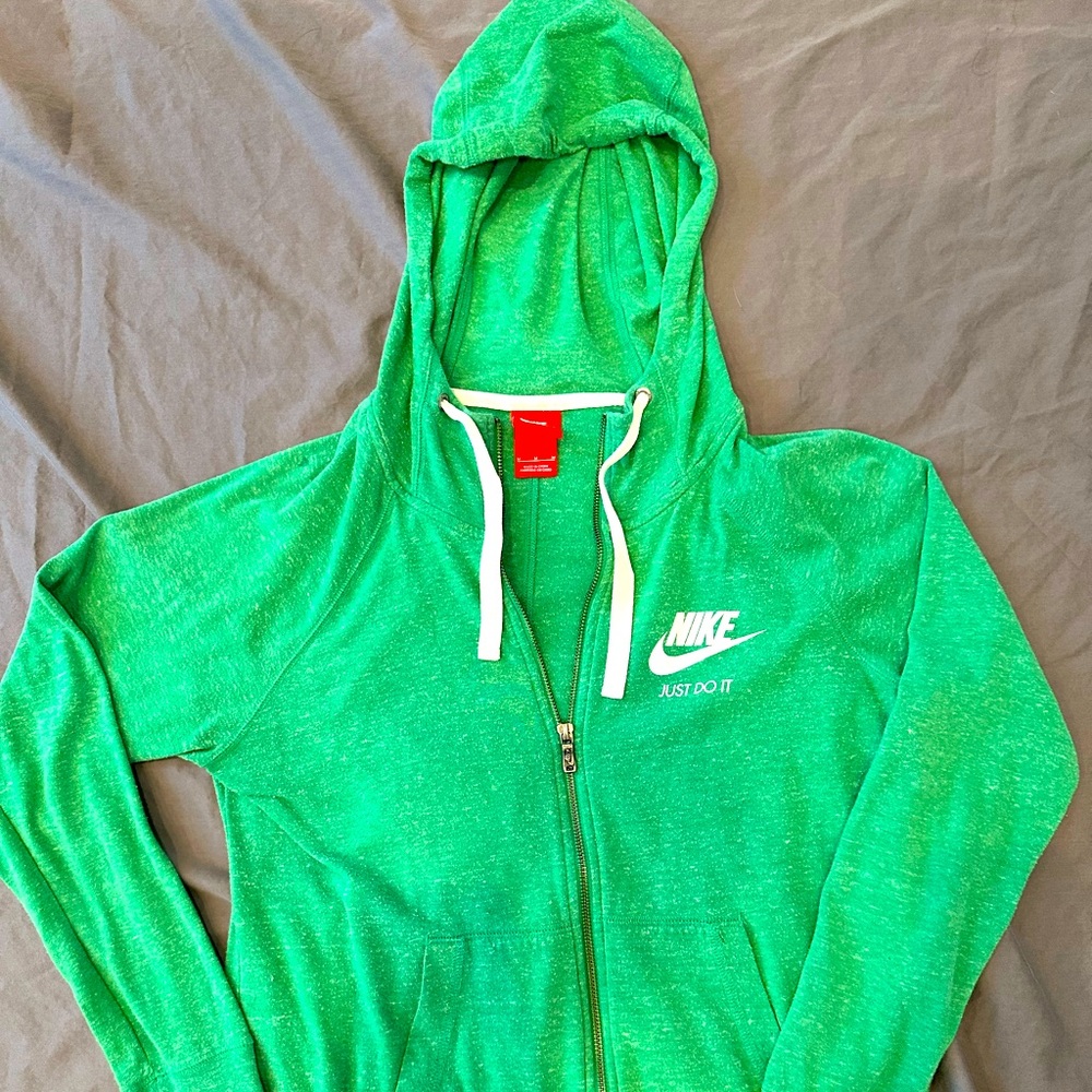 Nike zip up hoodie, EUC, size medium